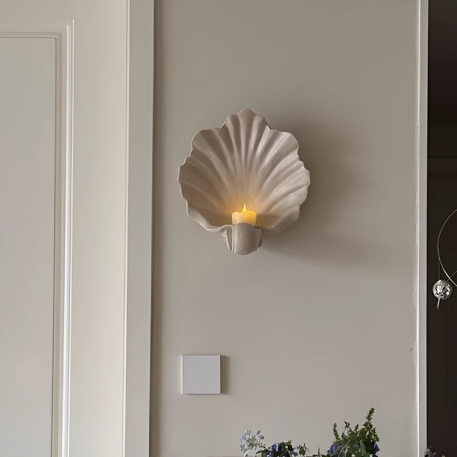 White resin simulation shell fruit plate decoration ornament on a table