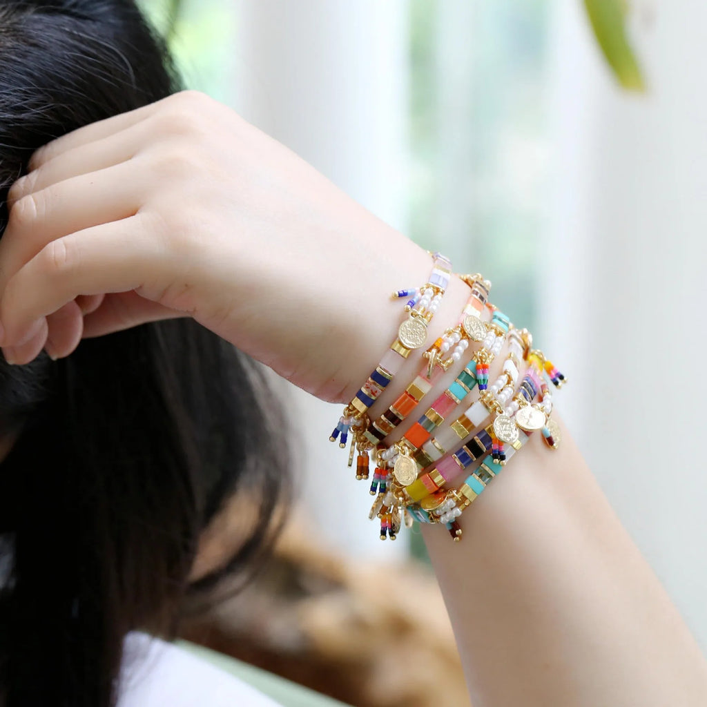 Women's glass coloured beaded bracelet with imitation pearl elements in original design