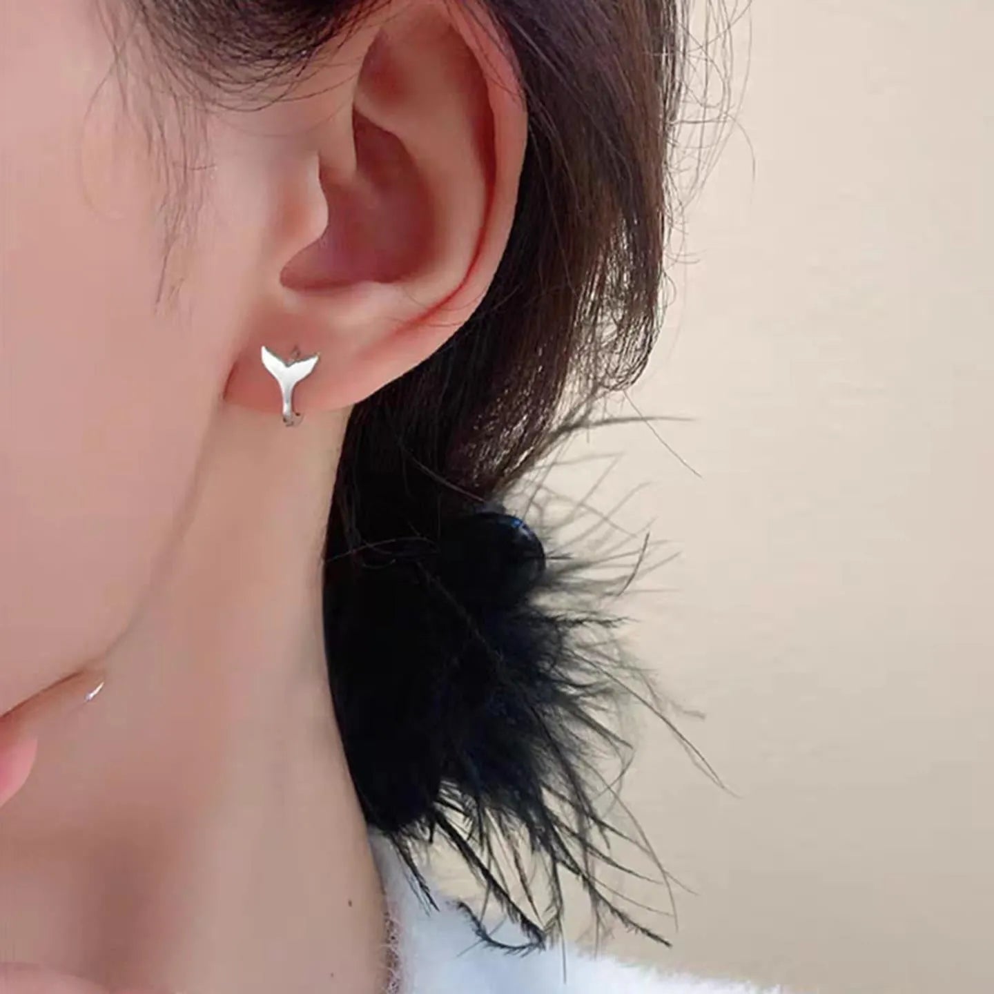 Women's fishtail design earrings in electroplated copper with white gold or yellow gold finish