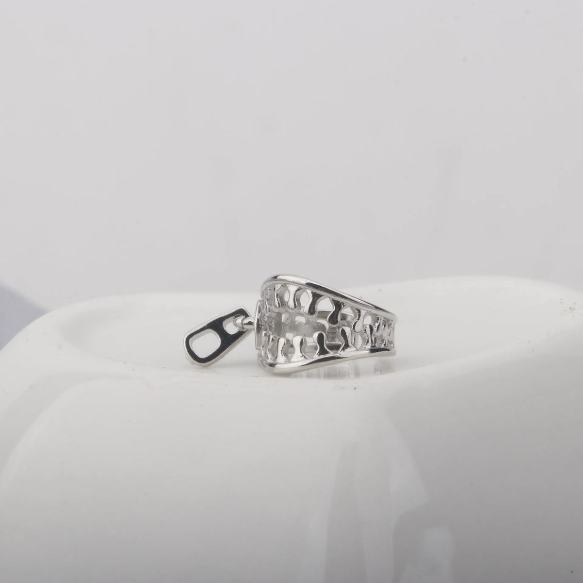 Copper geometric ear bone clips with zipper design in silver ES862 colour