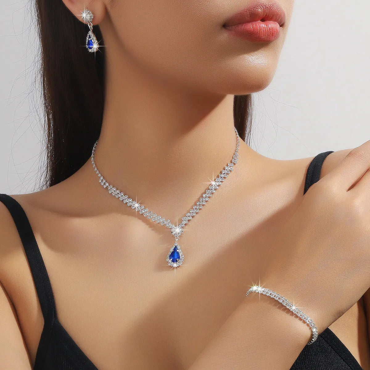 Claw chain necklace and earrings set with drop-shaped rhinestone pendants in multiple colour options