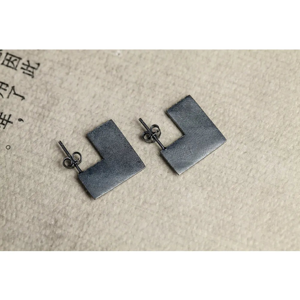 Oxidation black geometric square earrings with 16mm size and silver alloy construction