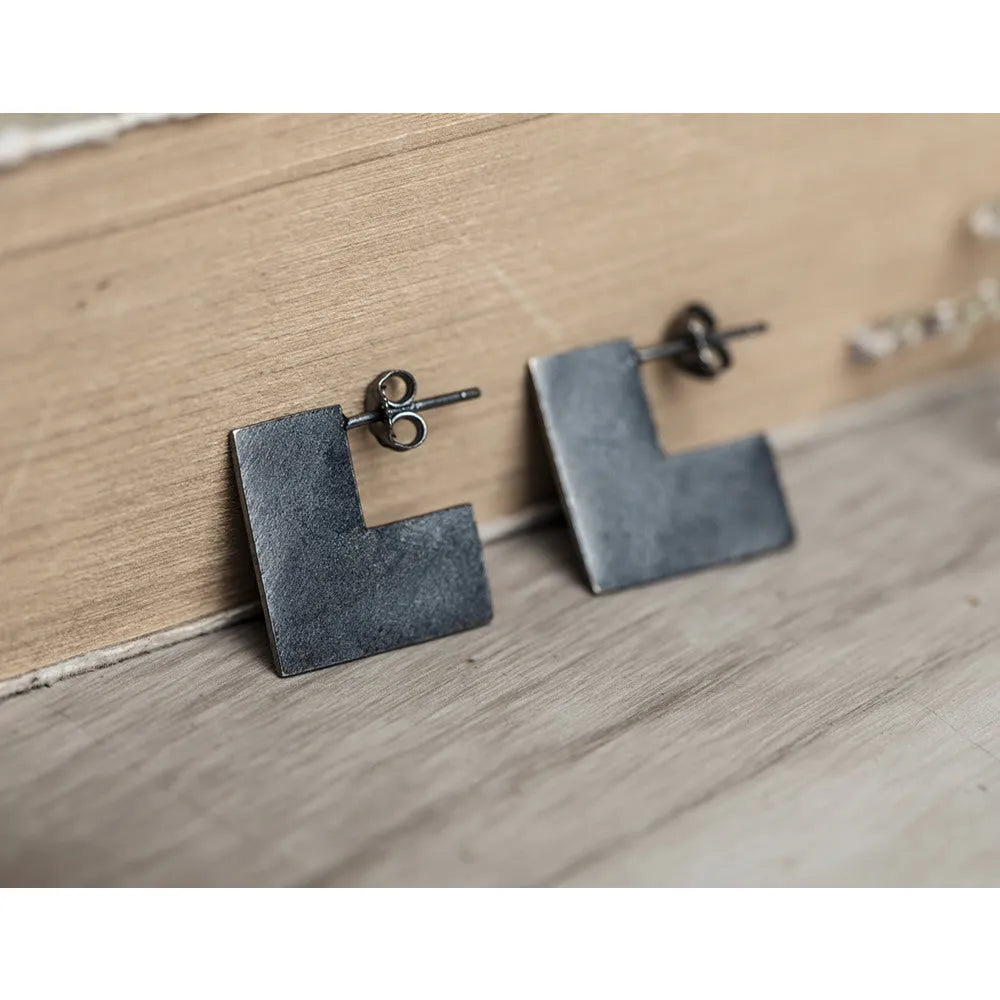Oxidation black geometric square earrings with 16mm size and silver alloy construction