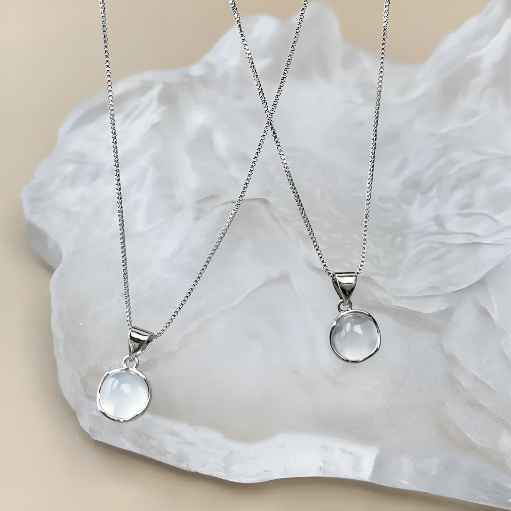 Korean-style women's oval pendant necklace with artificial crystal star on an adjustable box chain.