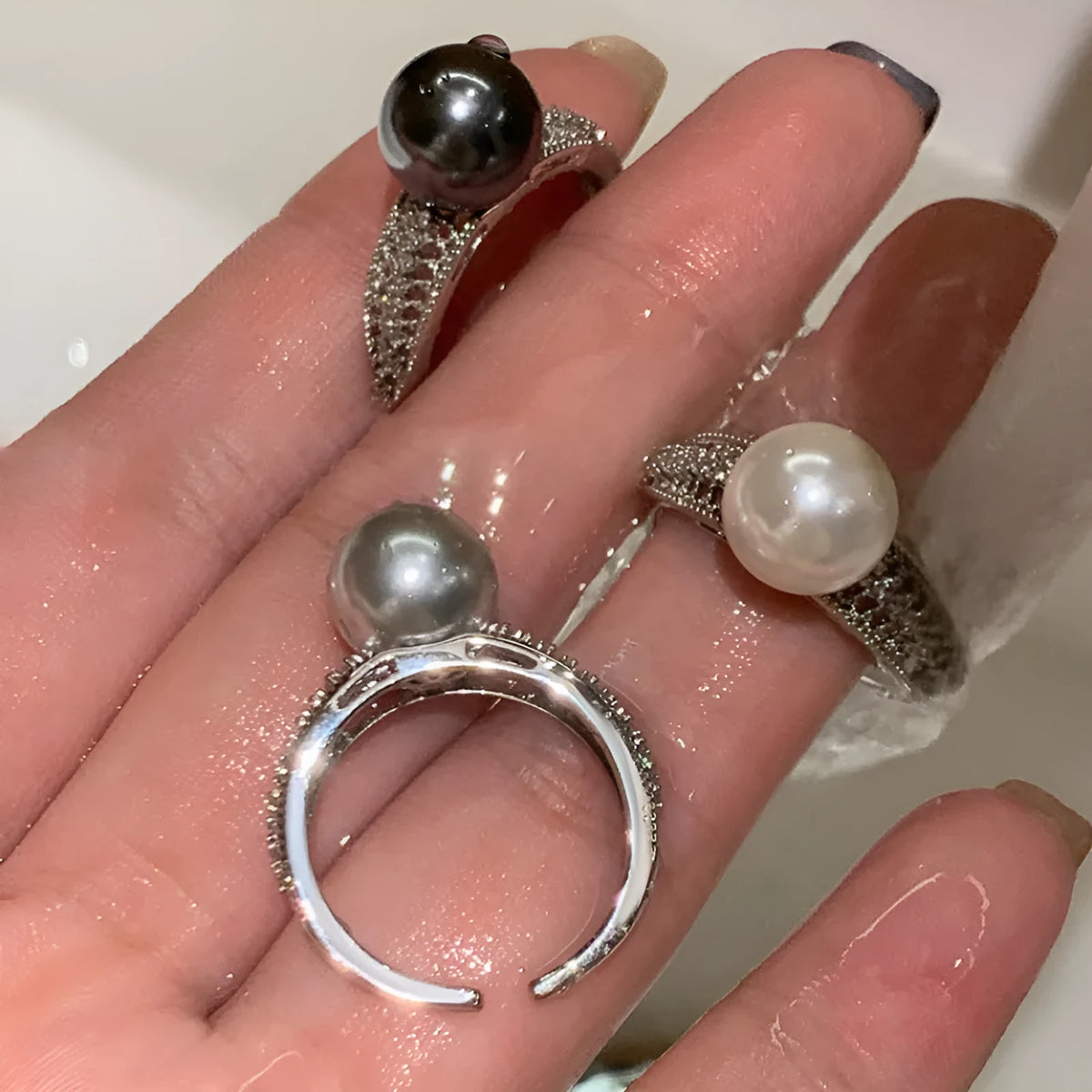 Adjustable open ring with geometric black pearl design on index finger