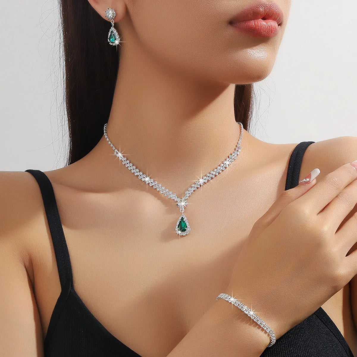 Claw chain necklace and earrings set with drop-shaped rhinestone pendants in multiple colour options