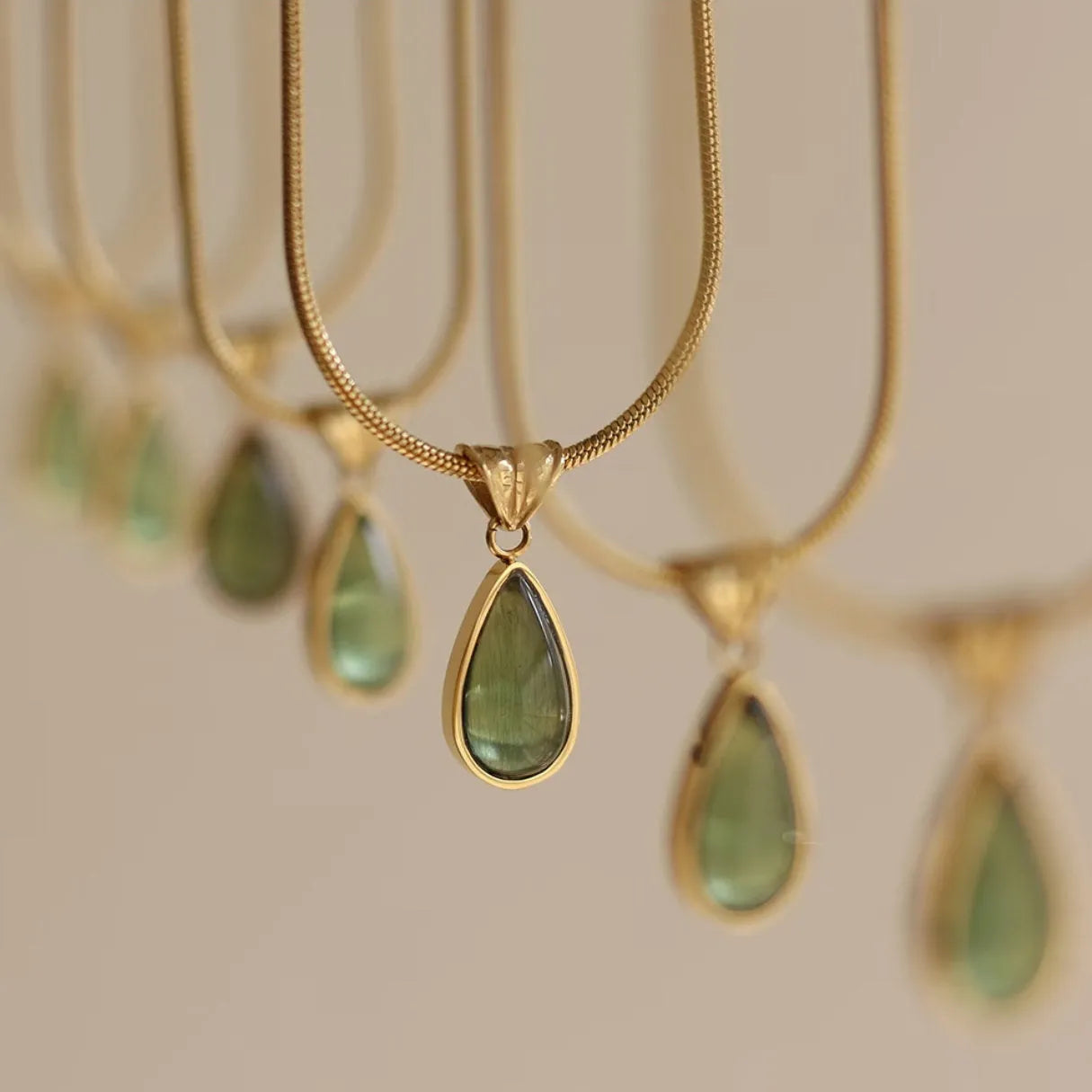 Retro water drop necklace in blue or green colours with snake bone chain
