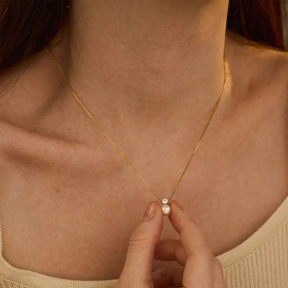 Women's stainless steel necklace with imitation pearl and zircon pendant in gold colour
