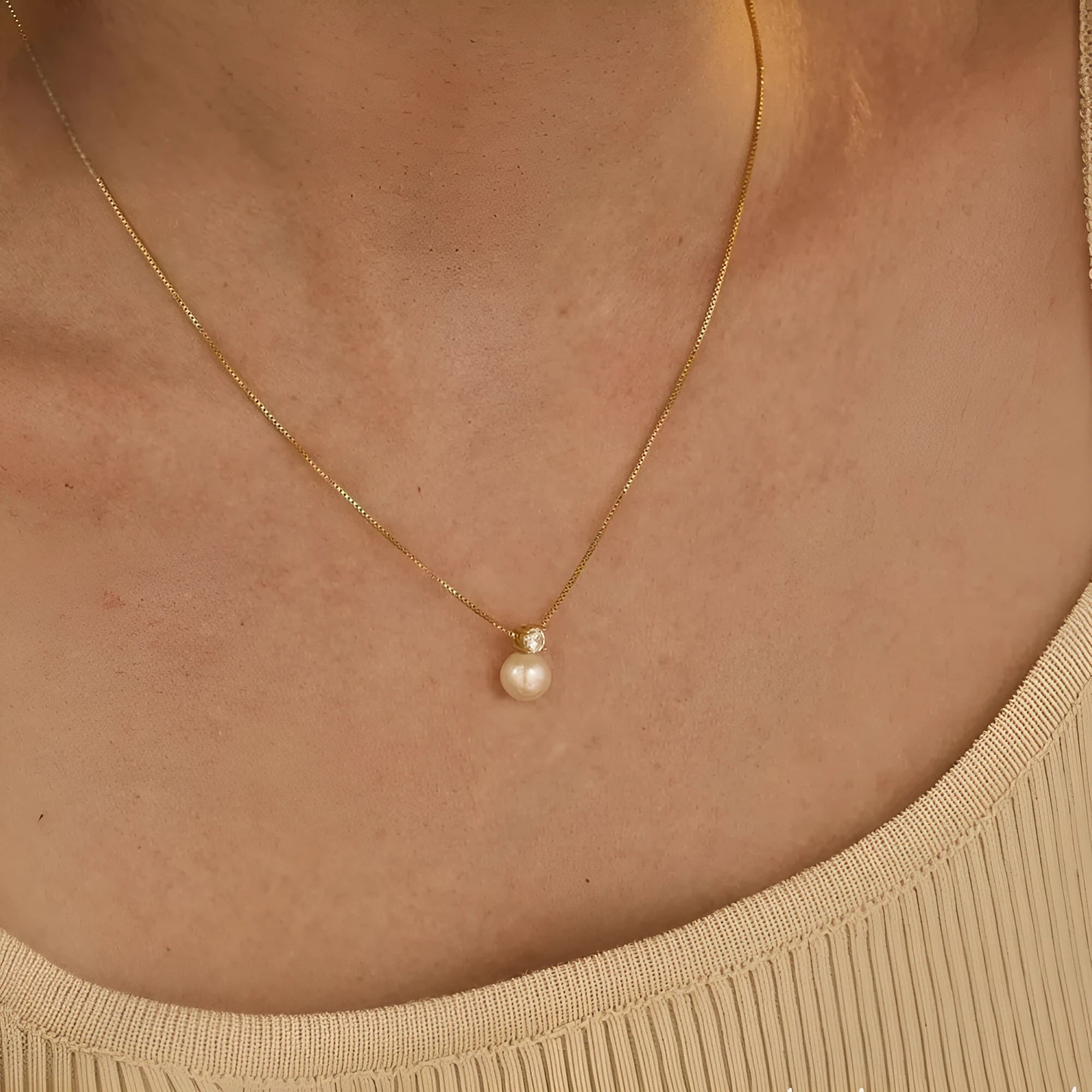 Women's stainless steel necklace with imitation pearl and zircon pendant in gold colour