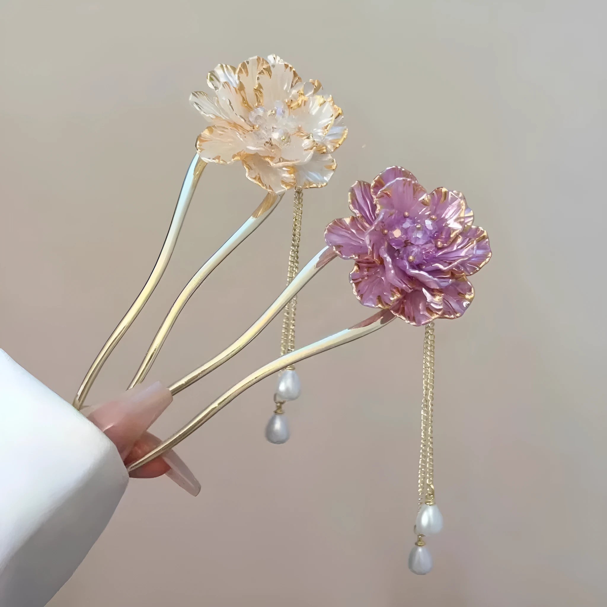 Purple and white retro peony flower U-shaped hairpin with tassel detail