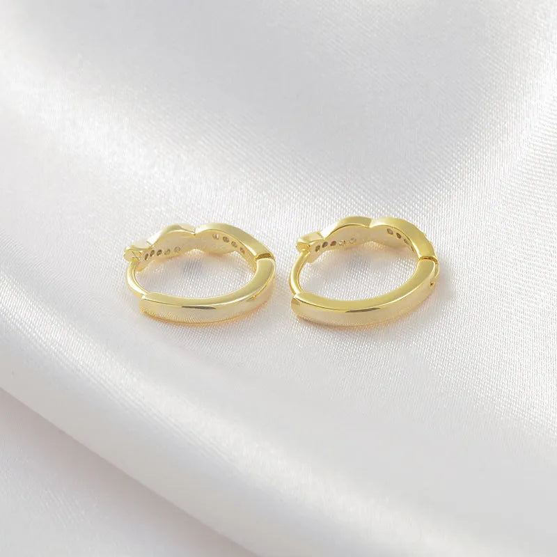 Women's geometric interwoven hemp rope earrings in gold or silver with copper construction