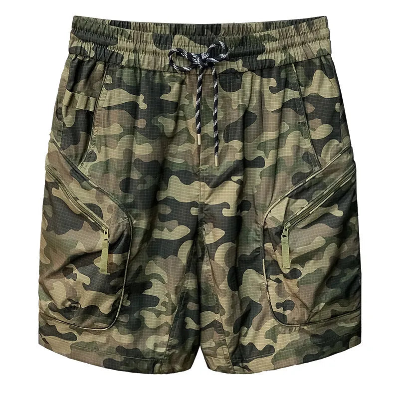 Men's camouflage cargo shorts in cotton blend fabric with cargo pockets and loose fit