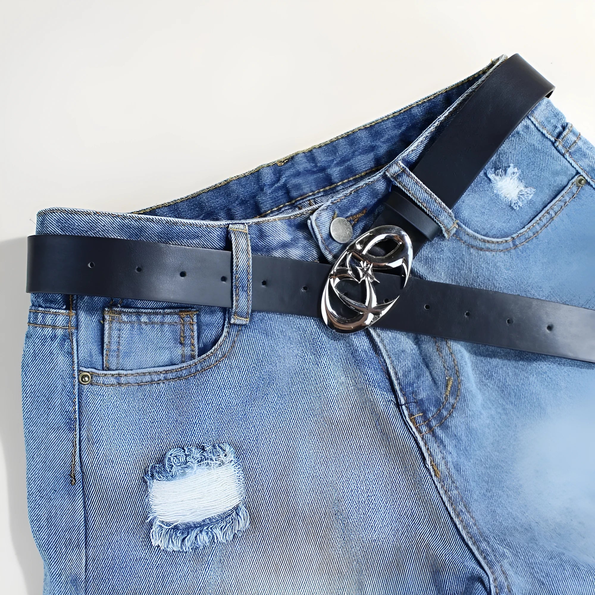 Silver buckle PU leather casual belt with snap button fastening.