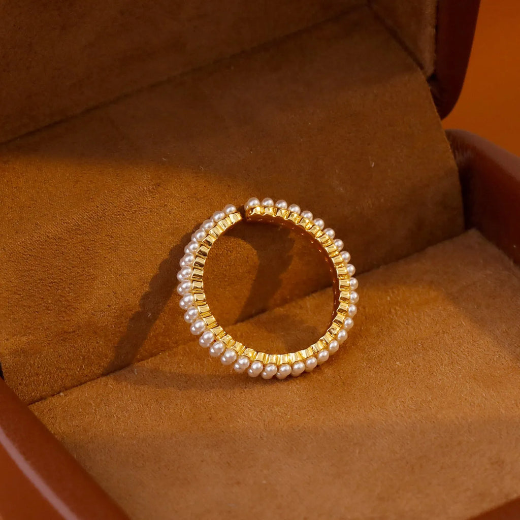 Gold geometric open mouth women's ring with central pearl on copper with electroplated finish