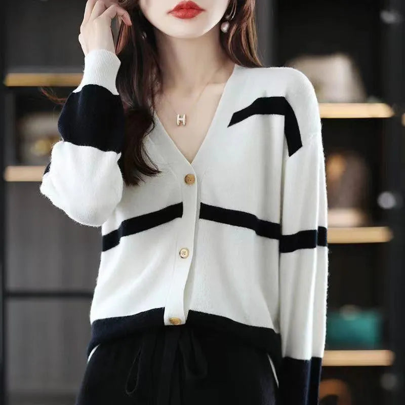 Women's 3D striped knitted cardigan in V-neck design showing black white colour option