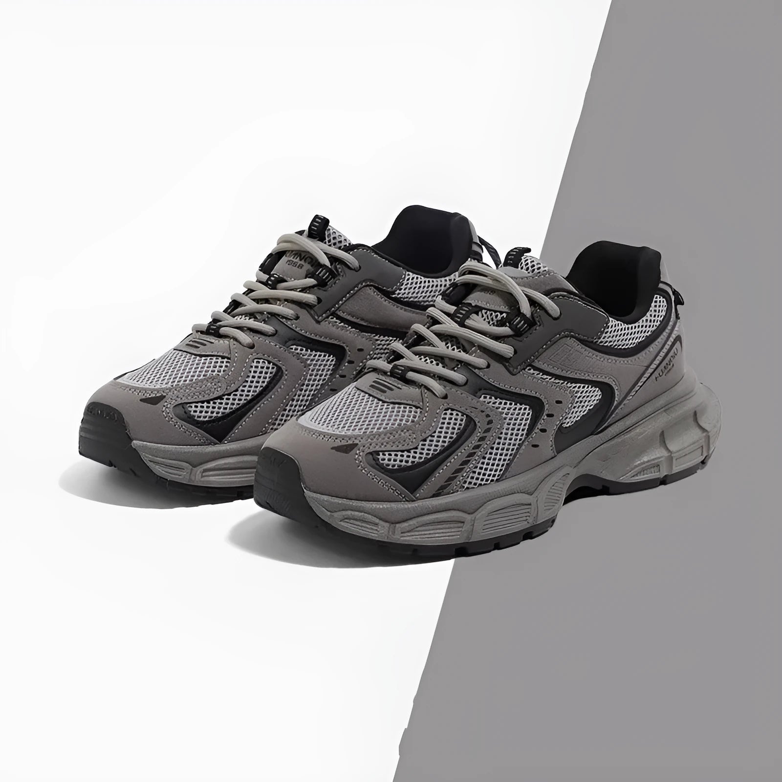 Low-top casual platform sneaker in grey with a round toe, leather stitching, and a flat 3-5cm heel.