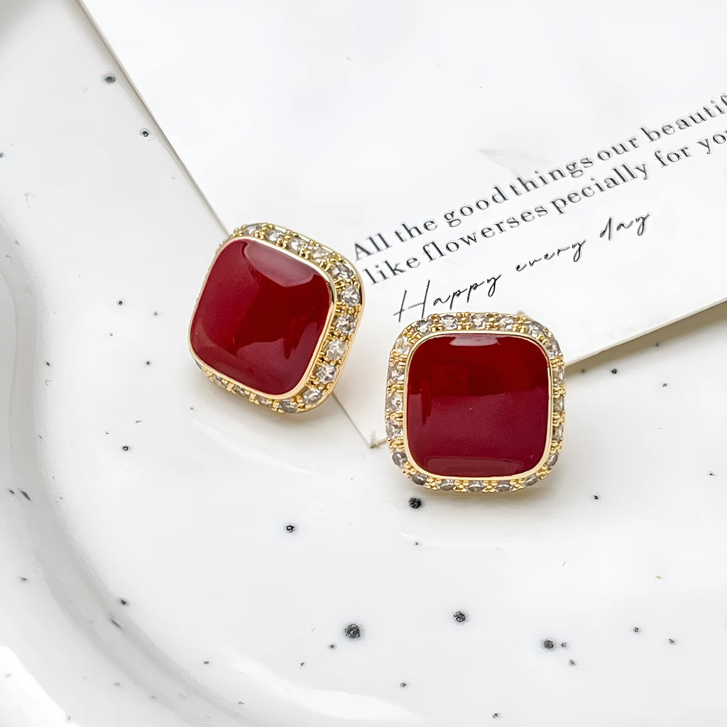 Red square geometric earrings with retro plate design