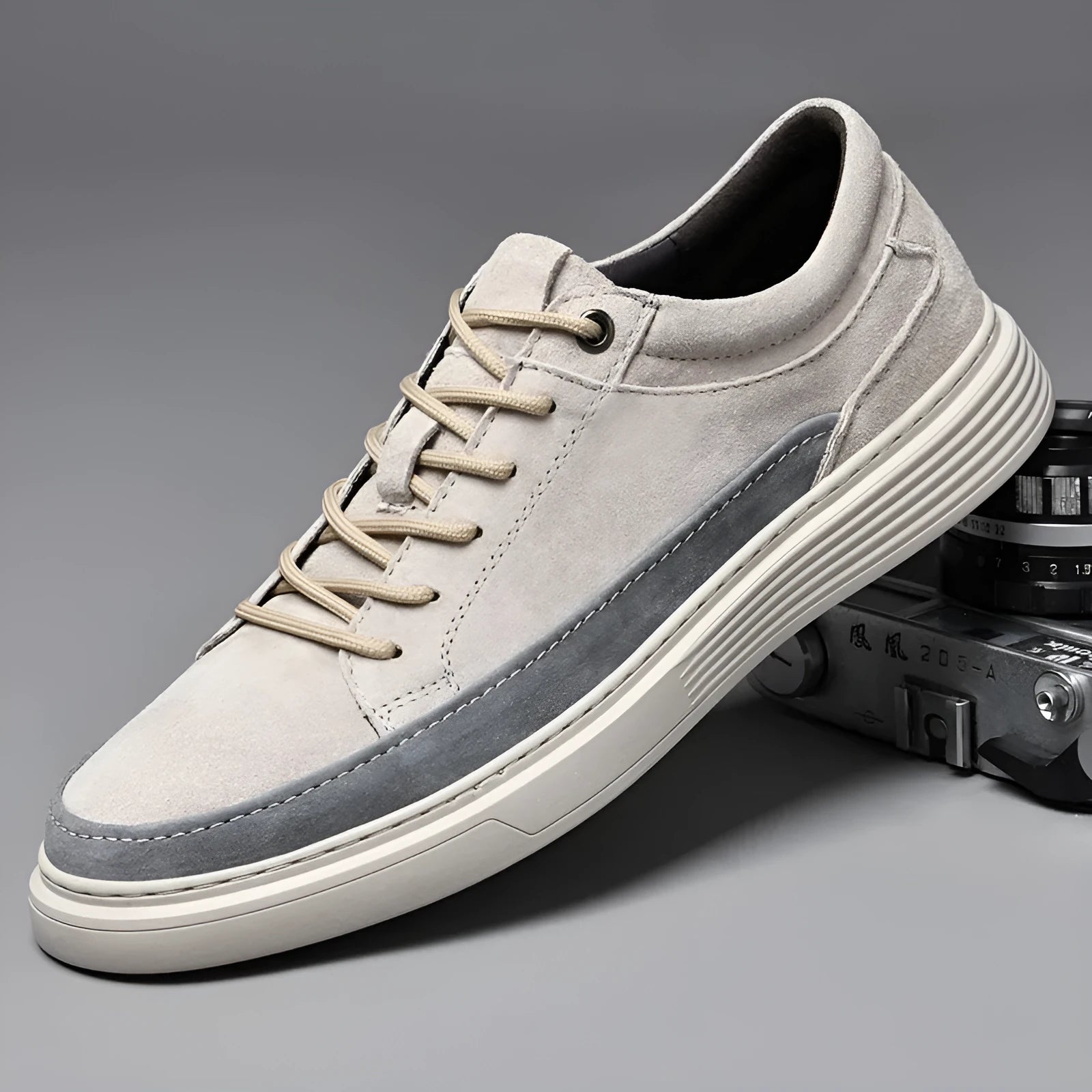 Men's grey casual leather skate shoes with round toe design and rubber sole