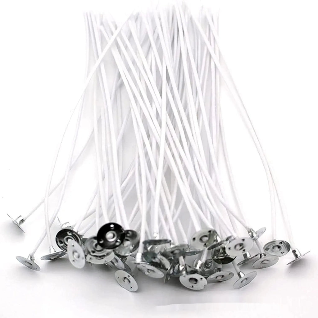 Close-up of white cotton candle wicks in three lengths: 2.6cm, 6cm, and 8cm.
