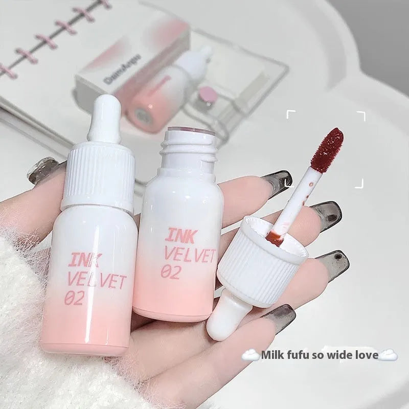 Mirror Lip Lacquer moisturising lip gloss in Milk Huhoo series with 3.5g net content