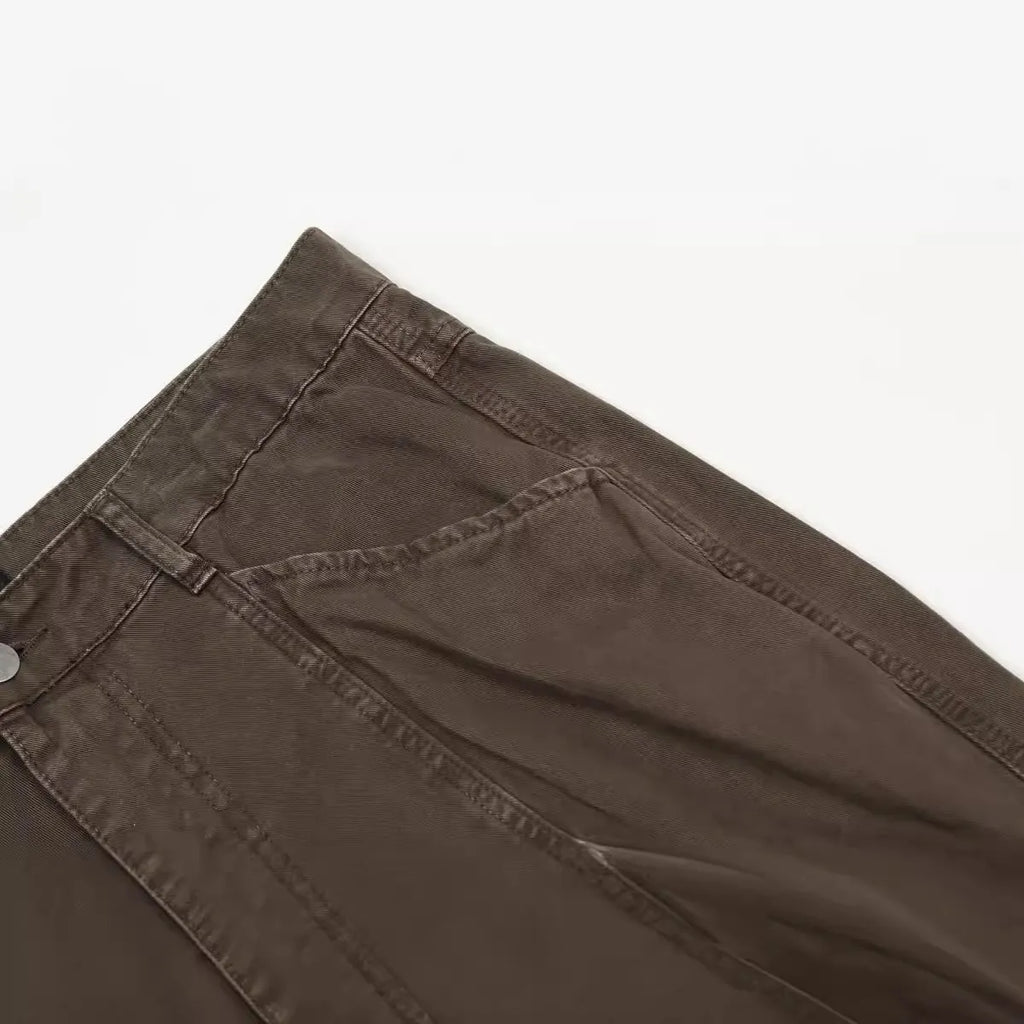 Men's loose straight-leg cotton jeans in brown with high-waist design and zipper fly closure