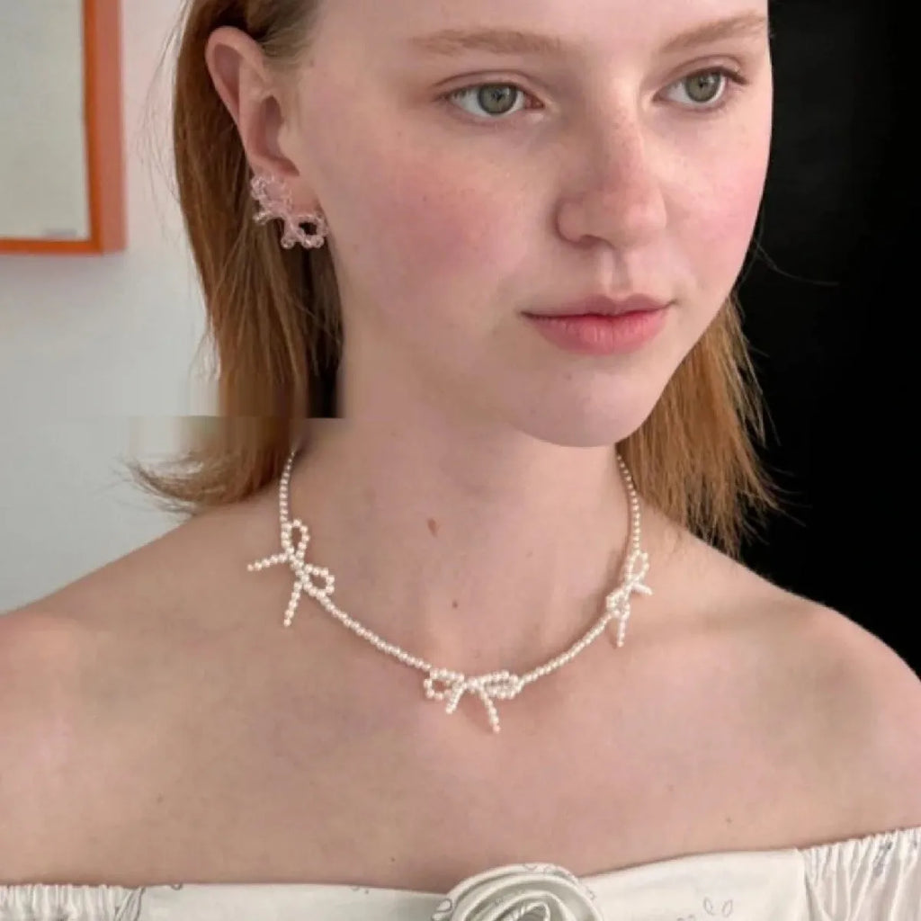 White geometric bow pearl necklace for women with adjustable 31-40cm length