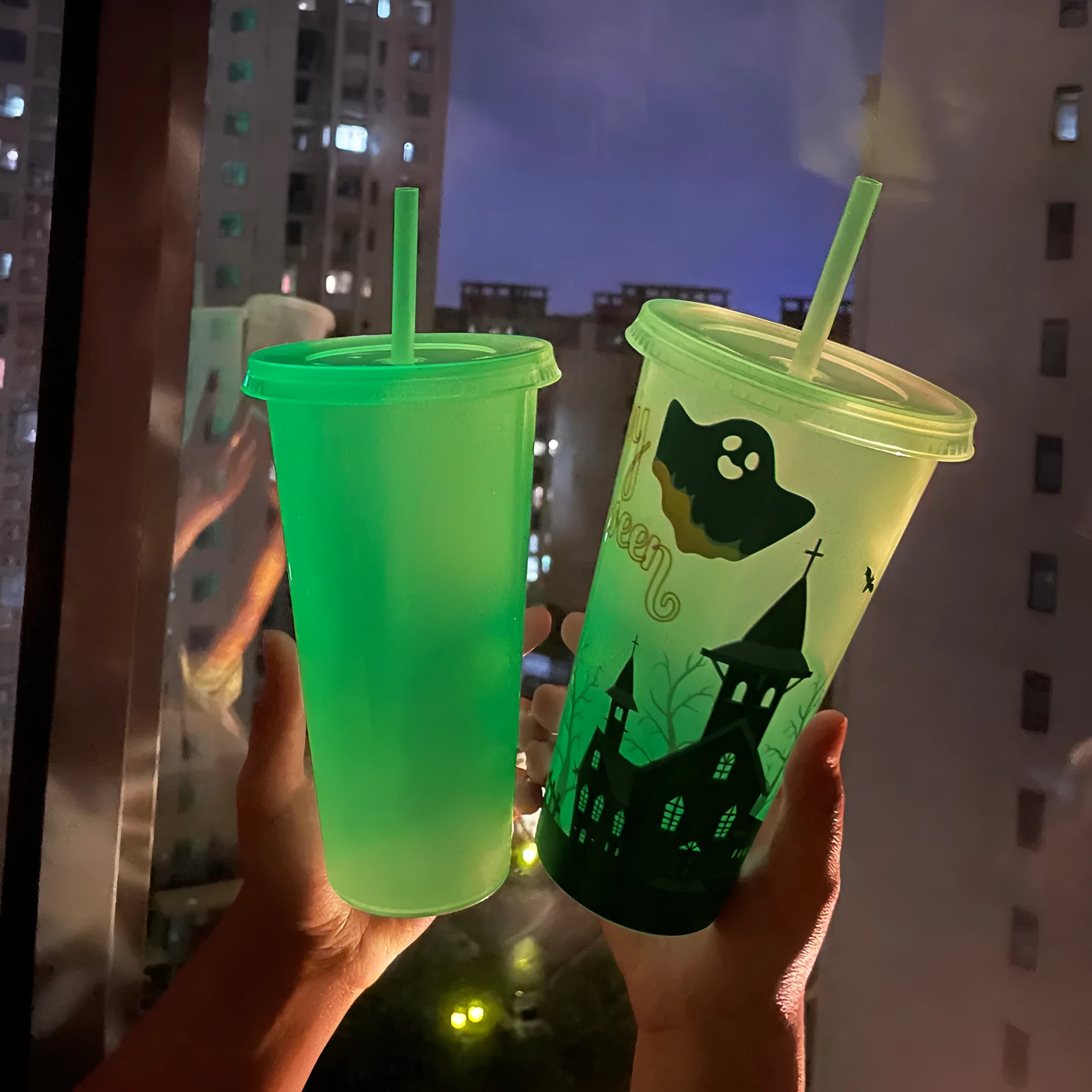 720ml luminous plastic sippy cup with straw for Halloween, cylindrical shape with purple/green glow