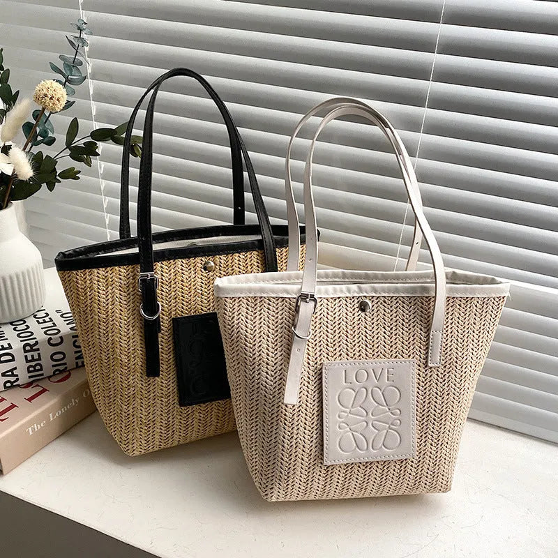 Straw woven women's shoulder bag in European retro style with three-dimensional pockets