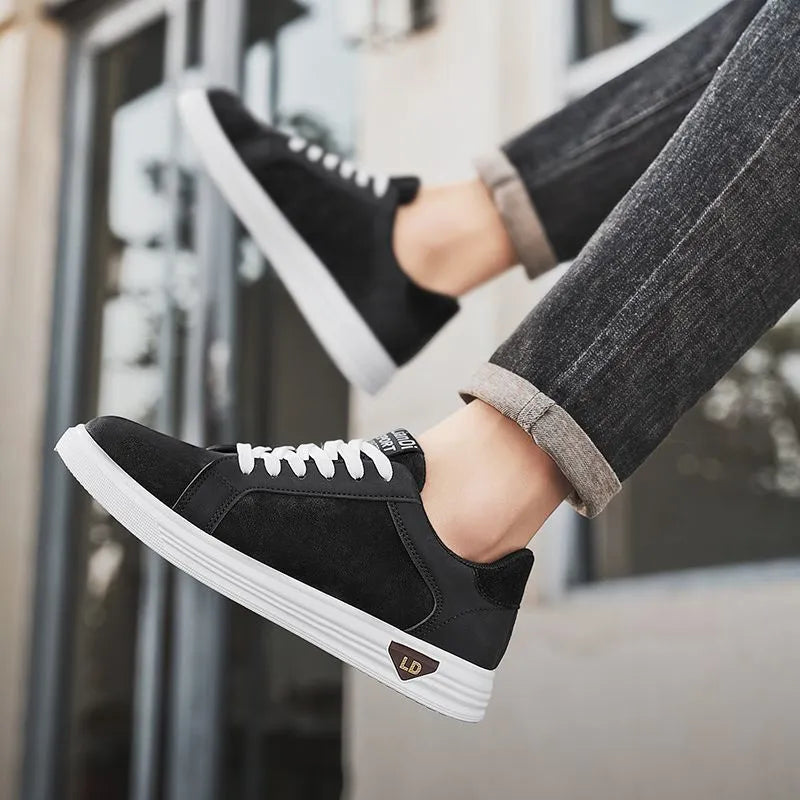 Men's black snake pattern PU casual sneakers with round toe and rubber sole