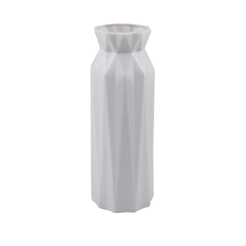 A drop-resistant melamine vase in grey plastic with a 7.2cm wide base.