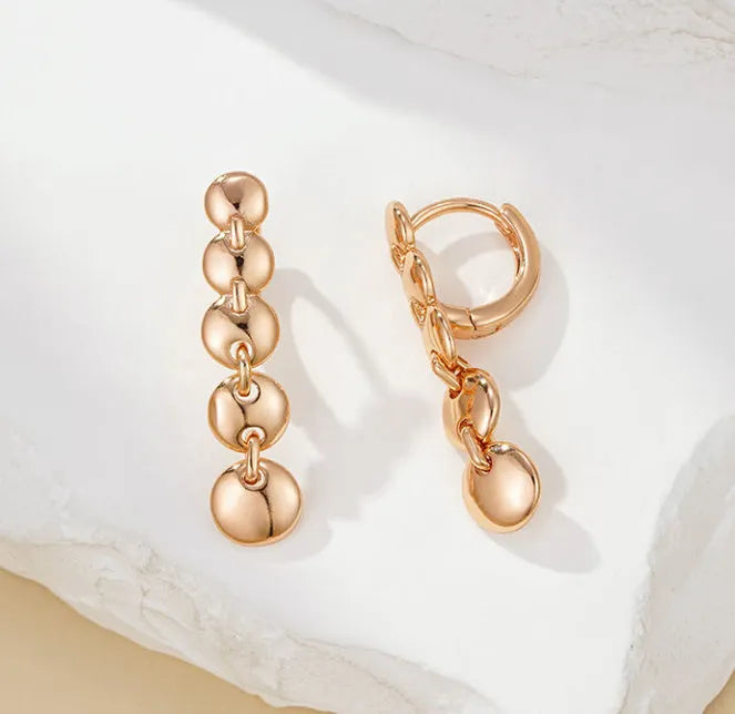 Retro gold-coloured copper circle earrings with woven texture and long dangle design