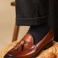 British-style leather tassel loafers in polished black leather with rubber sole