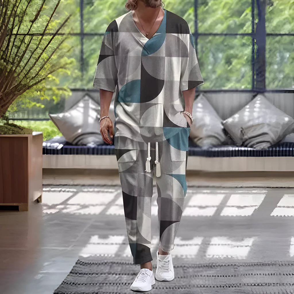 V-neck trousers suit with cropped sleeve jacket and matching trousers in thin polyester fabric