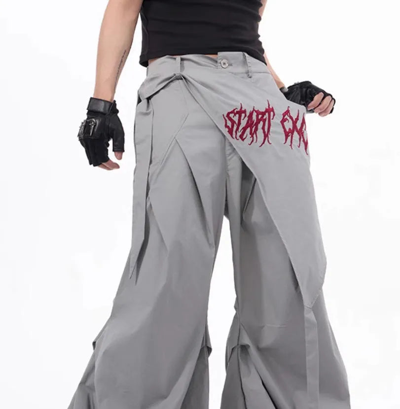 Boy wearing black wide-leg trousers in a refined Korean style, showcasing a casual and trendy look.
