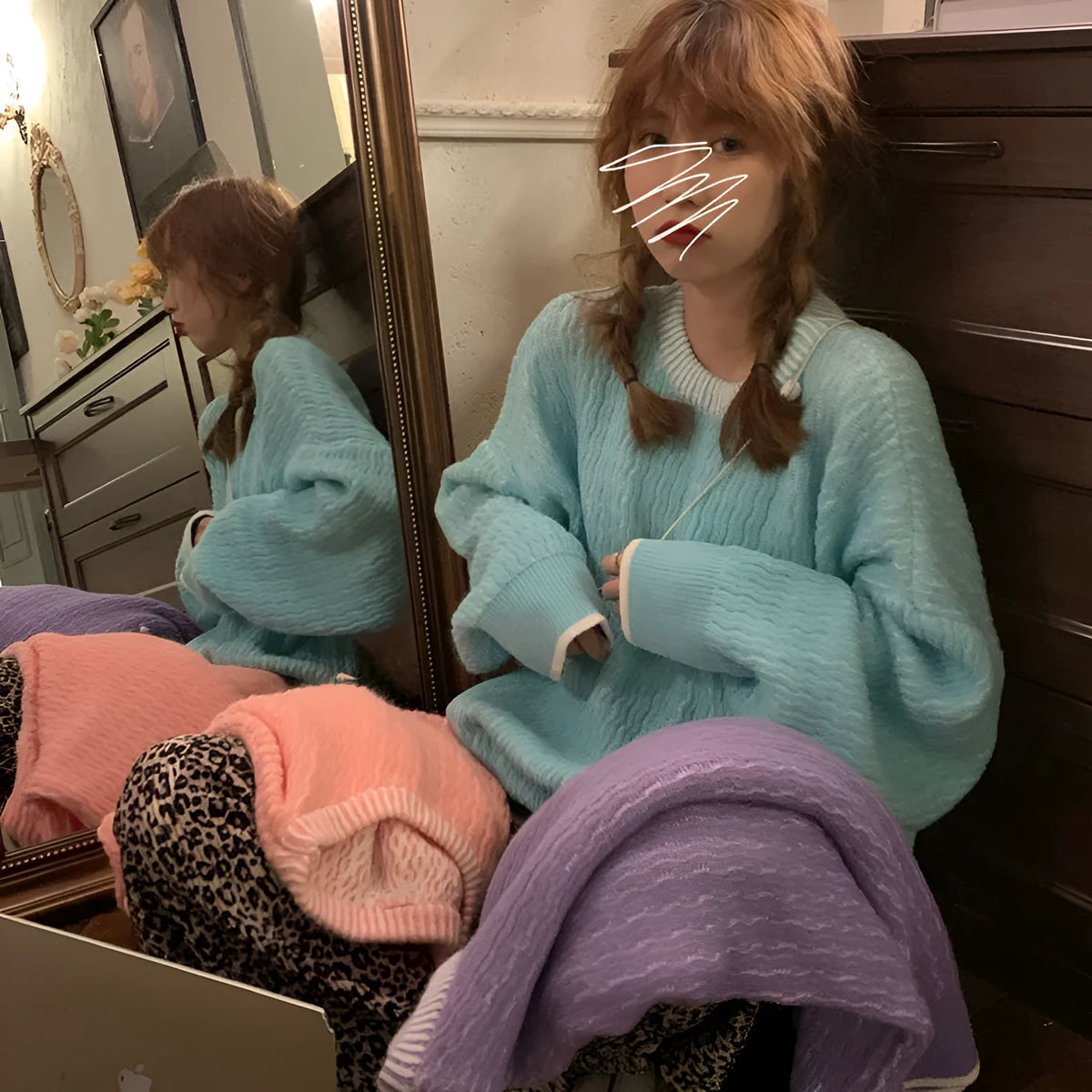 Women's loose pullover sweater in solid colour with regular sleeves