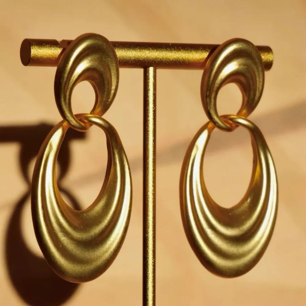 Women's French retro copper earrings with U-shaped double circle design in plain gold finish