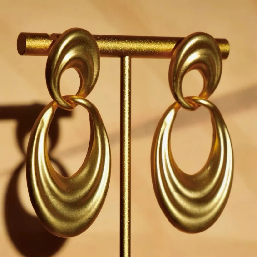 Women's French retro copper earrings with U-shaped double circle design in plain gold finish