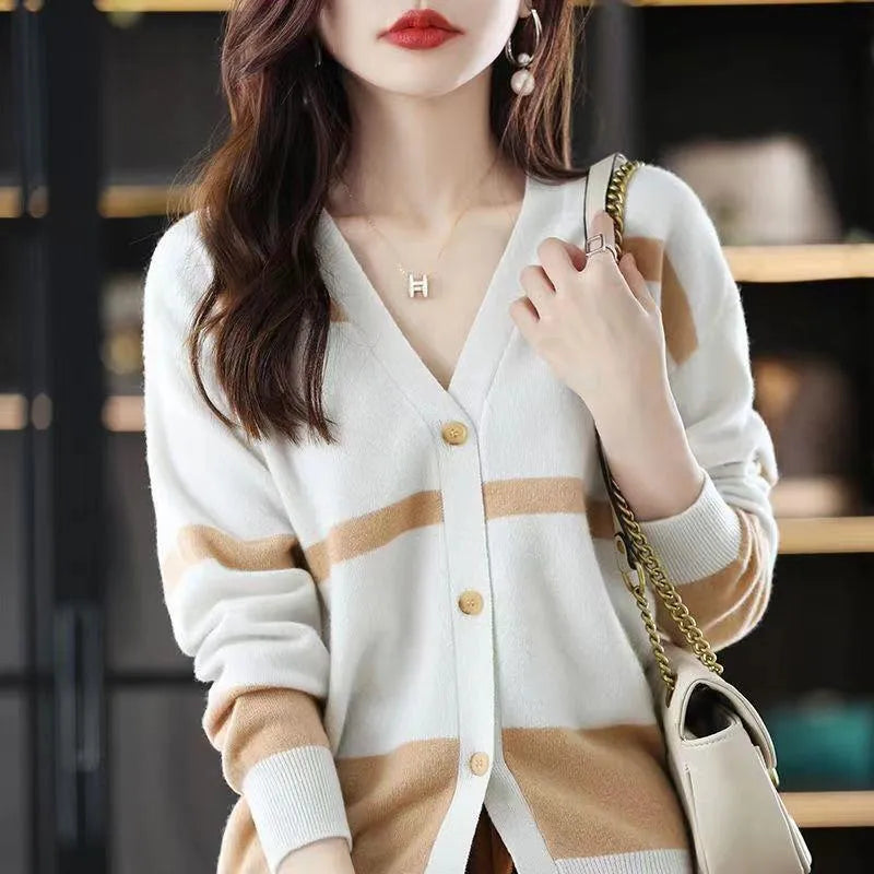 Women's 3D striped knitted cardigan in V-neck design showing black white colour option