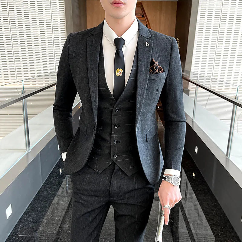Slim fit business suit for men in black or dark grey with British style casual design