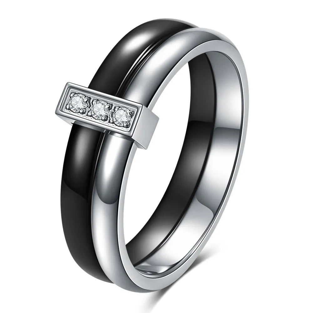 Women's ceramic ring with geometric design and zirconium detailing in steel black colour