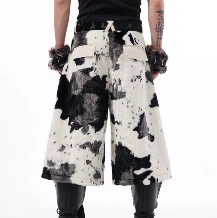 Youthful stitching milk fibre fur cropped pants with a personalised checkered or striped pattern.