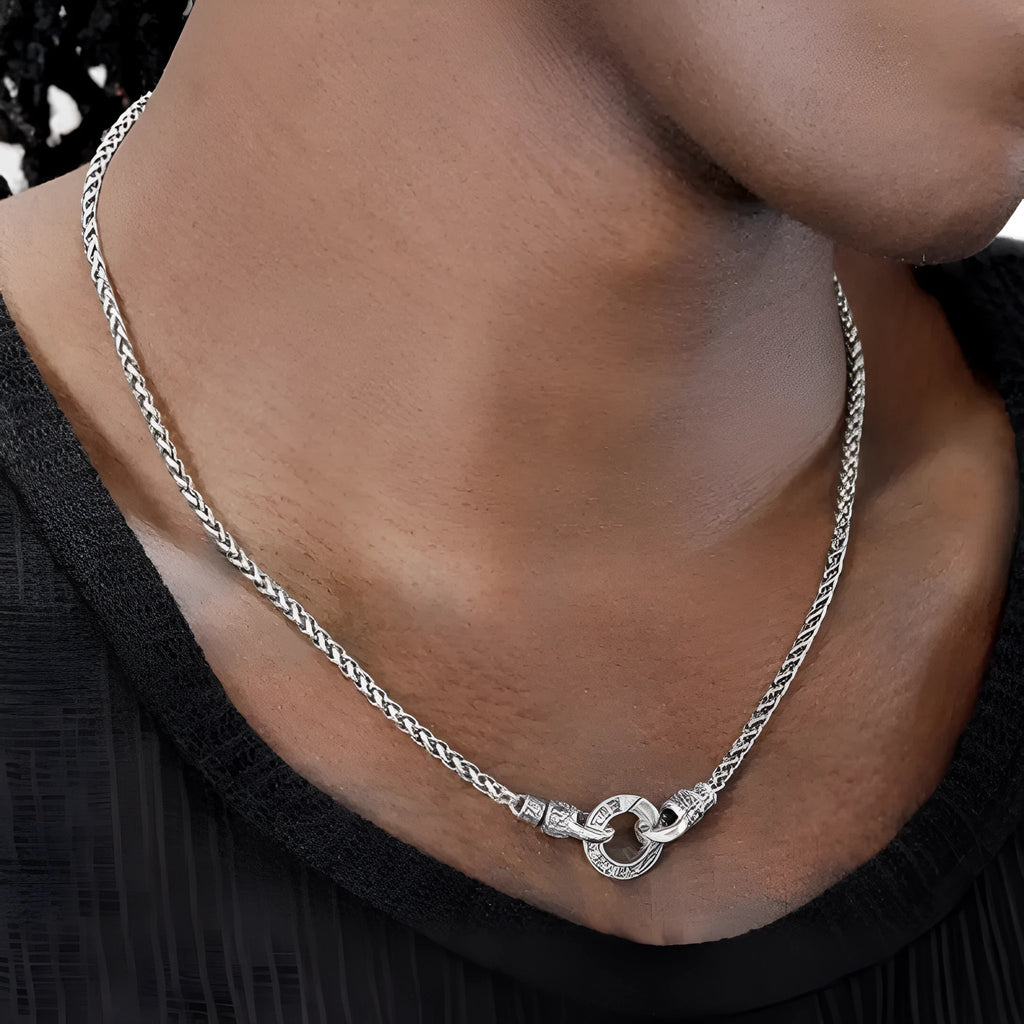 Women's S925 sterling silver clavicle necklace with minimalist pendant on silver chain