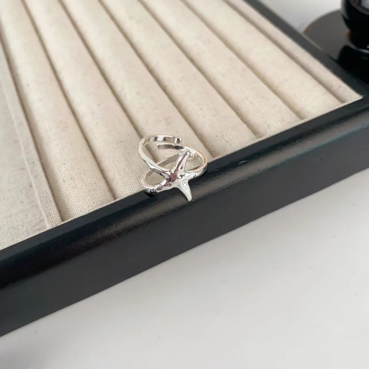 Adjustable open mouth jasmine flower ring in zinc alloy with electroplated finish