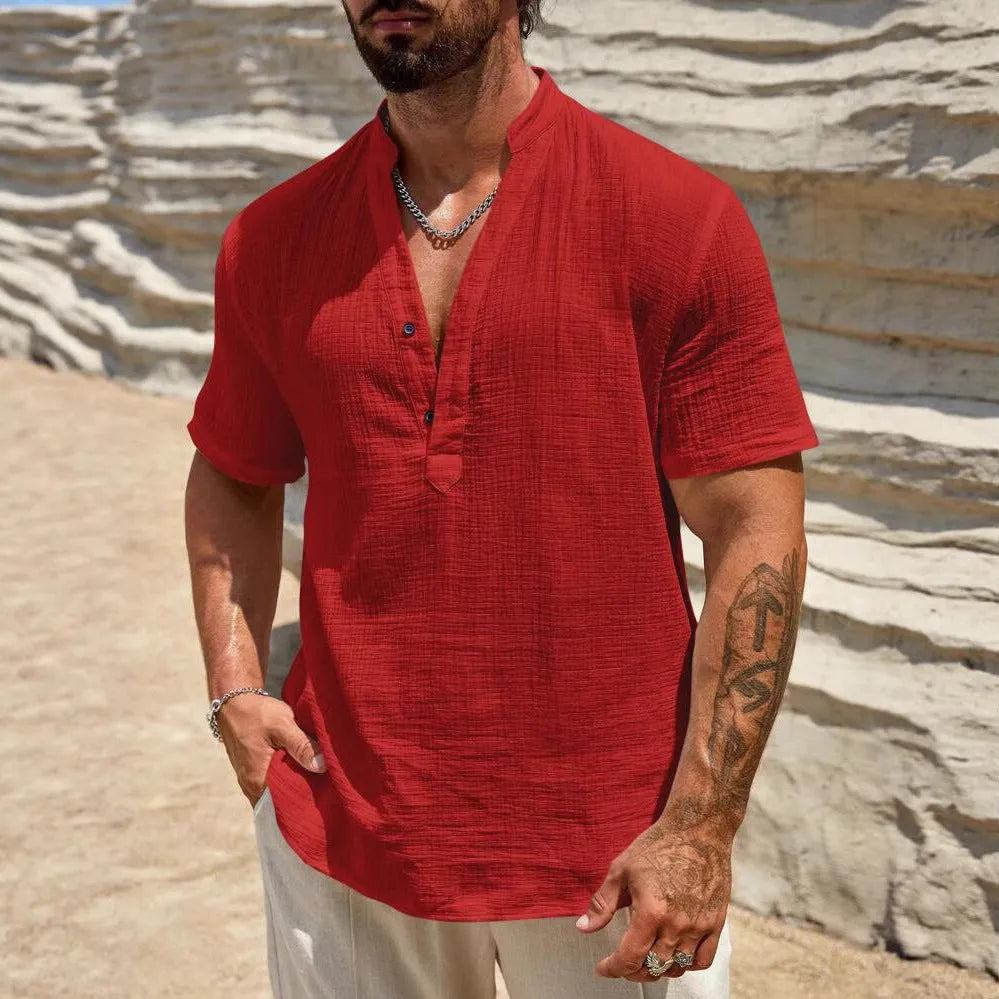 Men's solid colour stand collar short-sleeved shirt in a light fabric for summer.