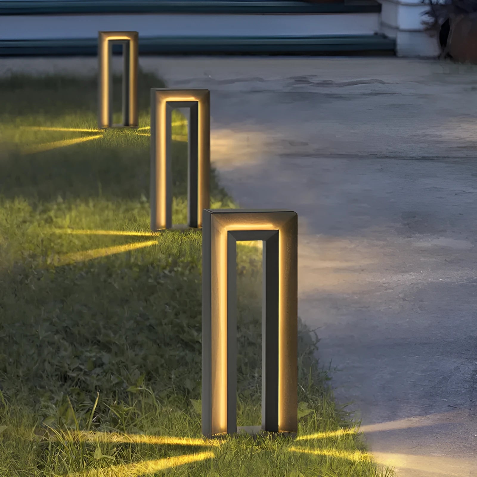 Geometric square courtyard lamp with stainless steel and acrylic construction for outdoor garden lighting