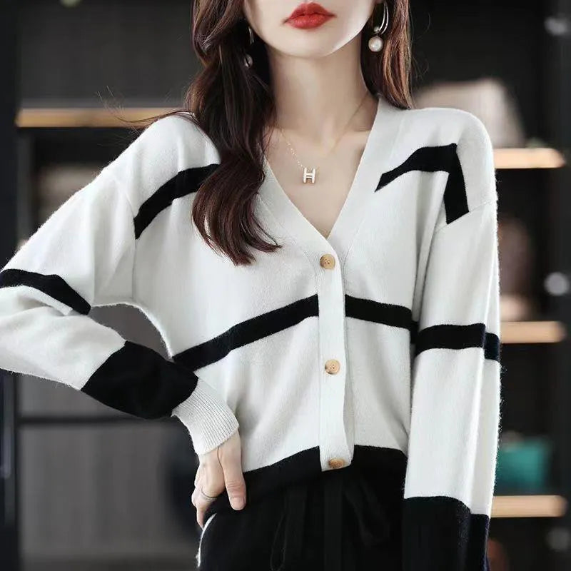Women's 3D striped knitted cardigan in V-neck design showing black white colour option