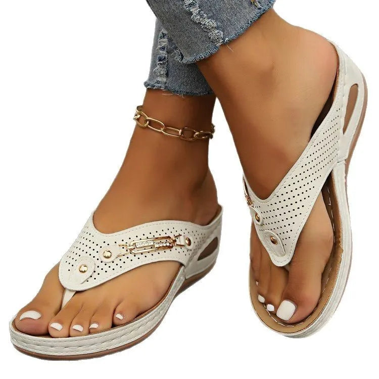 Women's retro flip-flops with herringbone strap design in multiple colours