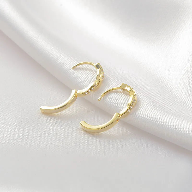 Women's geometric interwoven hemp rope earrings in gold or silver with copper construction