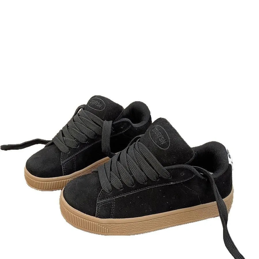 Retro black low-top sneakers with English muffin heel and waterproof platform design
