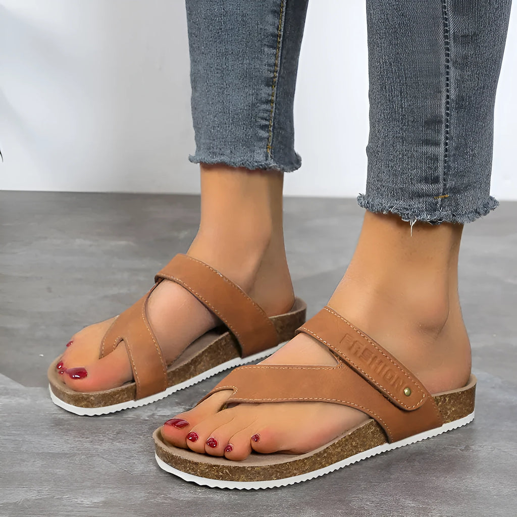 Flat toe ring thick-soled flip-flops in blue colour with foam sole